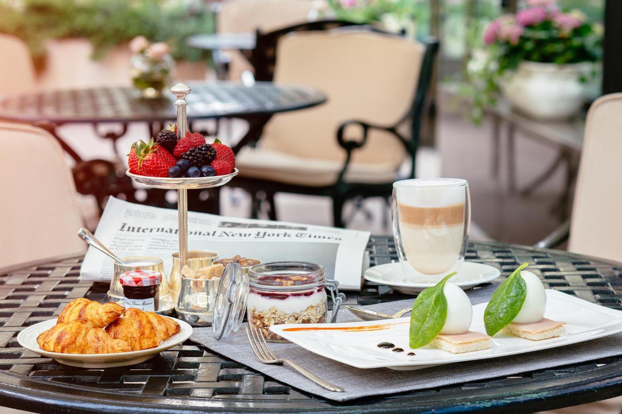 Intercontinental - Kyiv By Ihg Hotel Bagian luar foto